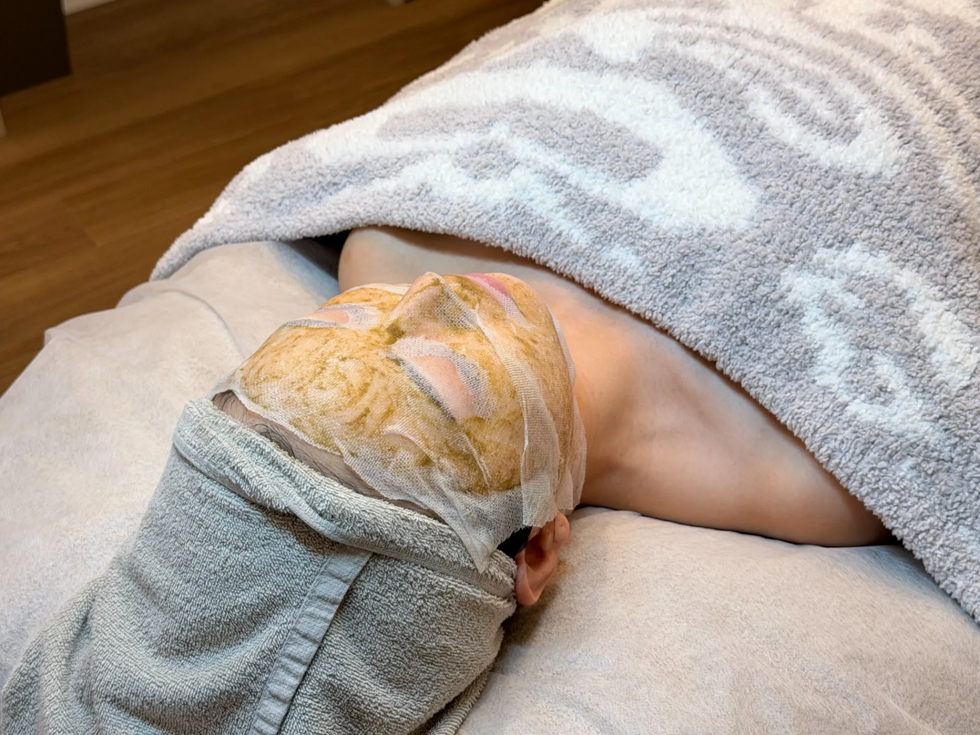 毛穴・くすみ改善ならハーブピーリング